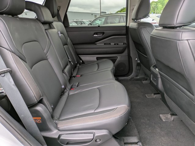 Vehicle image 22 of 26