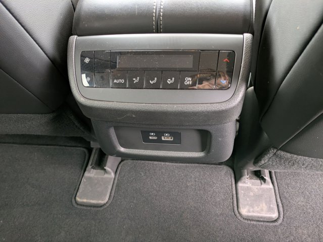 Vehicle image 18 of 26