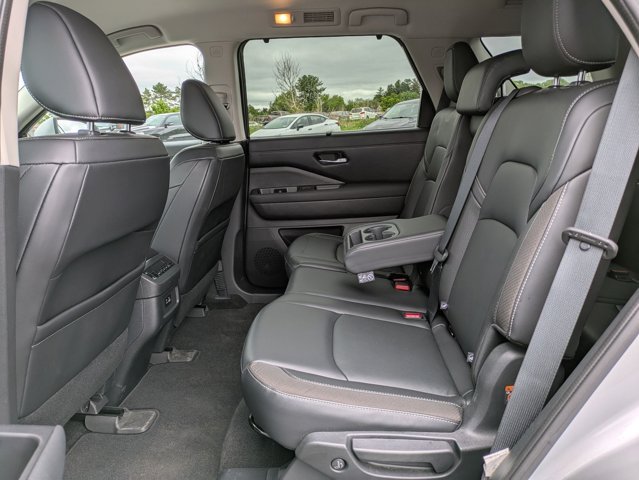 Vehicle image 19 of 26