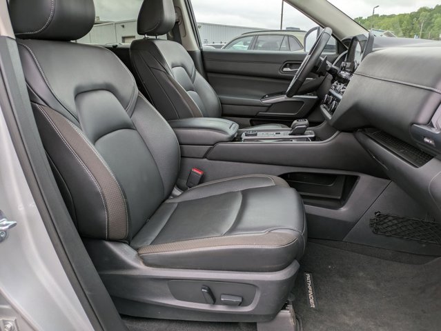 Vehicle image 23 of 26