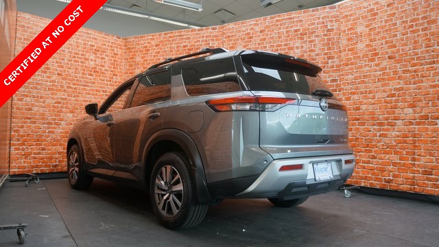 Vehicle image 4 of 94