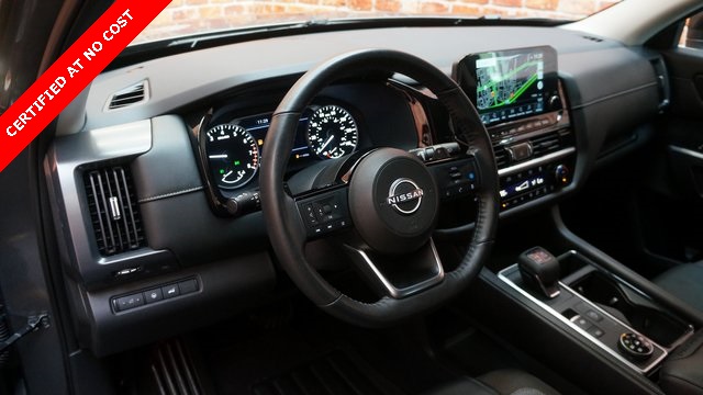 Vehicle image 10 of 94