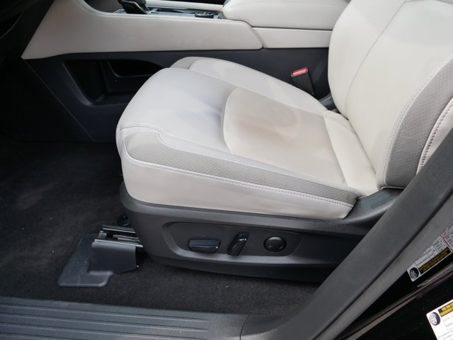Vehicle image 20 of 37