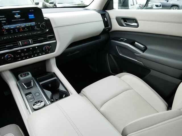 Vehicle image 11 of 37