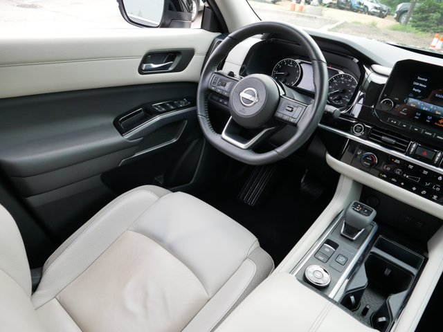 Vehicle image 9 of 37