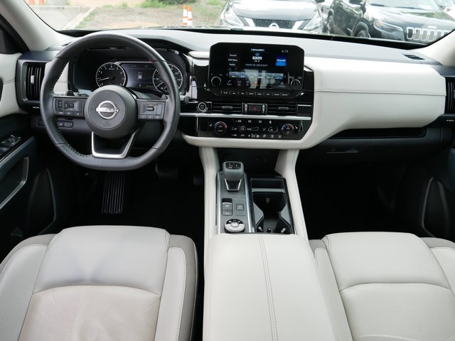 Vehicle image 10 of 37