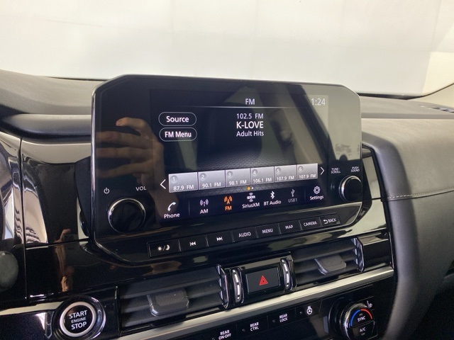 Vehicle image 23 of 33