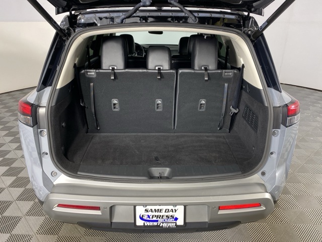 Vehicle image 12 of 33