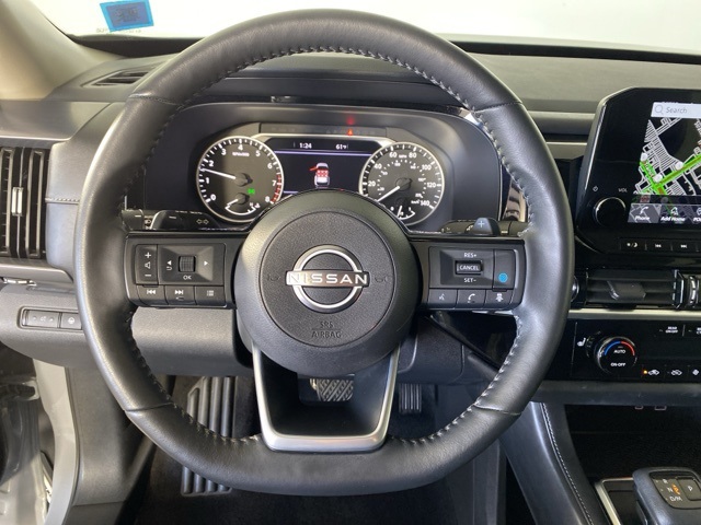 Vehicle image 19 of 33
