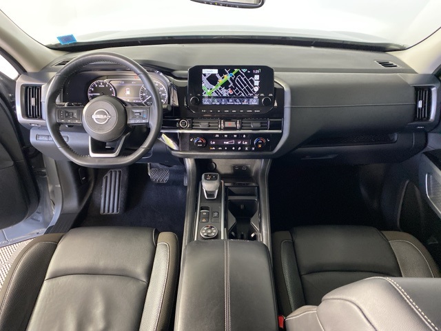 Vehicle image 18 of 33