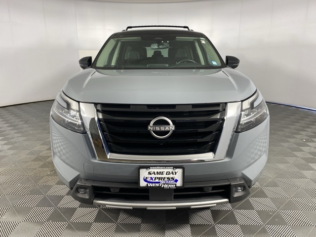 Vehicle image 2 of 33