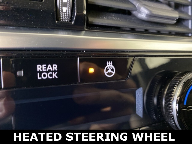 Vehicle image 21 of 33
