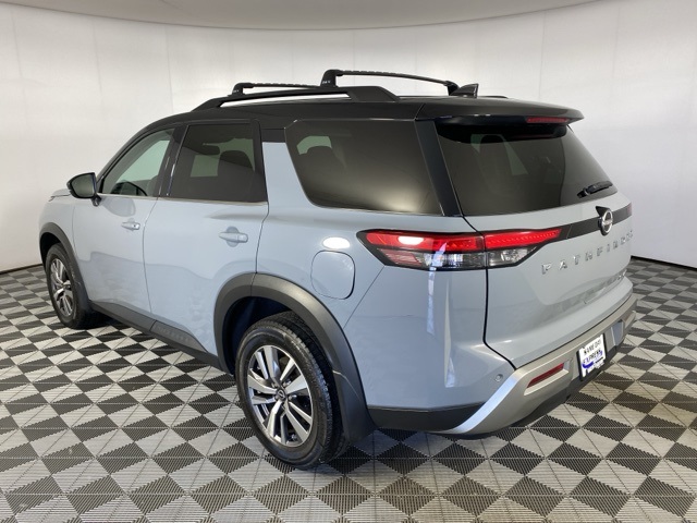 Vehicle image 7 of 33