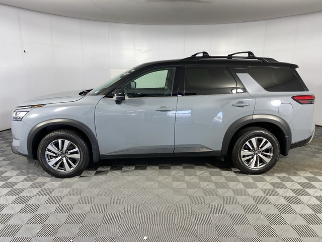 Vehicle image 8 of 33