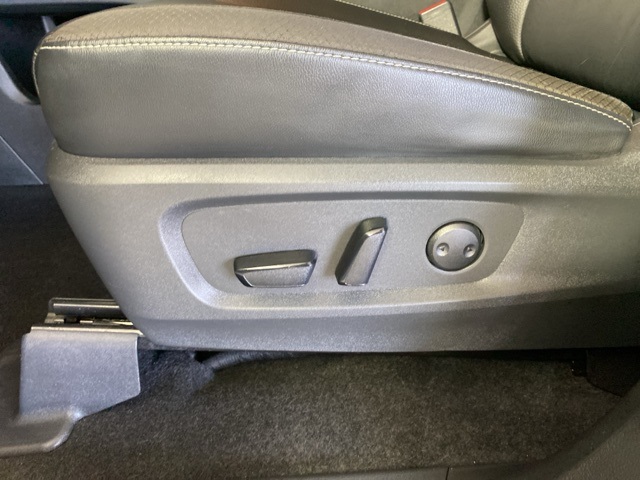Vehicle image 32 of 33