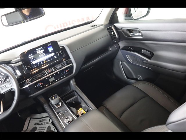 Vehicle image 46 of 60