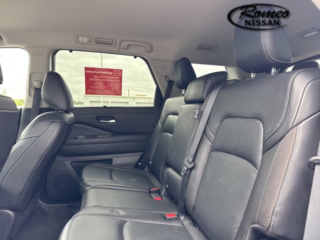 Vehicle image 14 of 34
