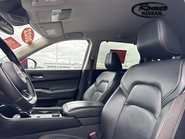 Vehicle image 15 of 34