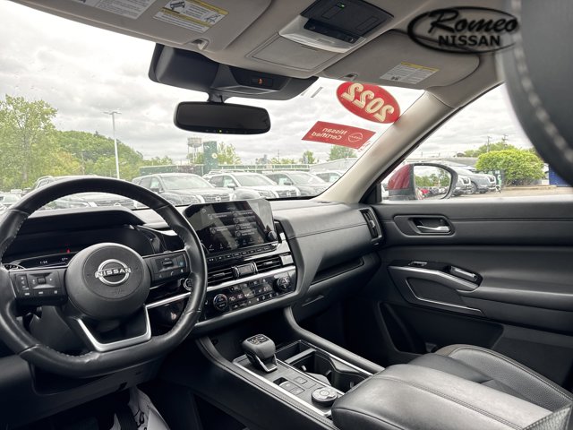 Vehicle image 18 of 34