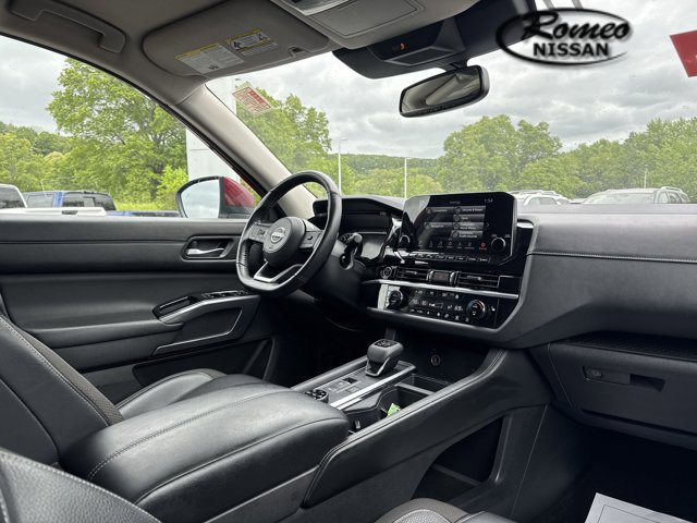 Vehicle image 19 of 34