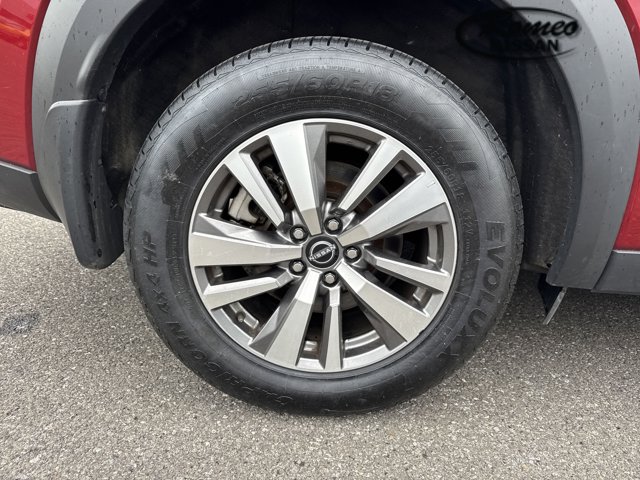 Vehicle image 12 of 34