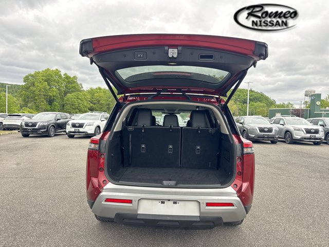 Vehicle image 13 of 34