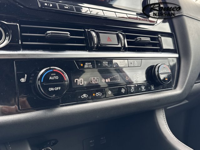 Vehicle image 25 of 34