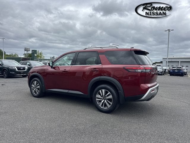 Vehicle image 8 of 34