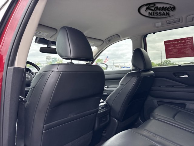Vehicle image 16 of 34