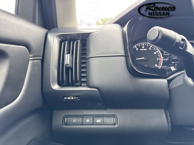Vehicle image 29 of 34