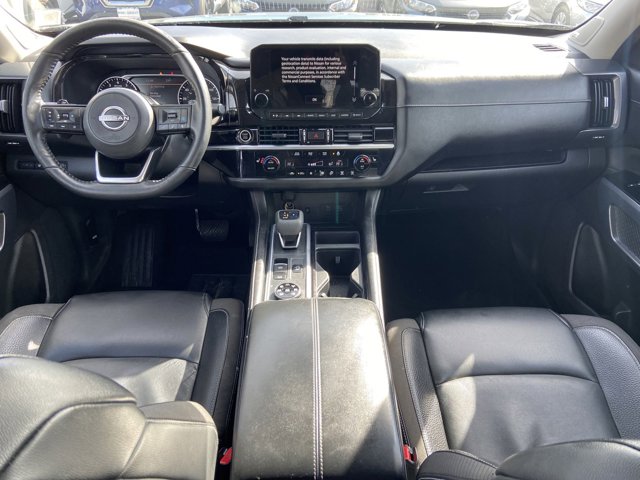 Vehicle image 11 of 33
