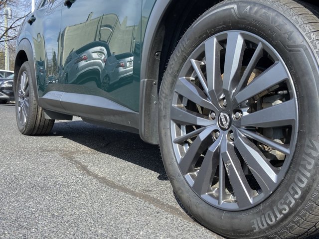 Vehicle image 9 of 33