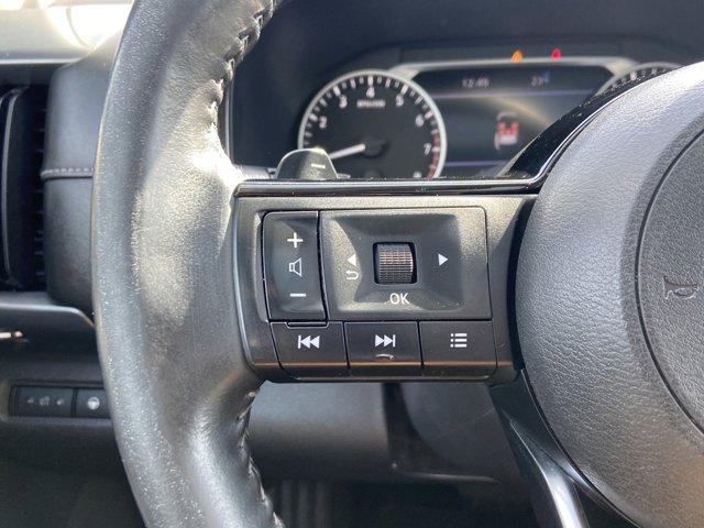 Vehicle image 17 of 33