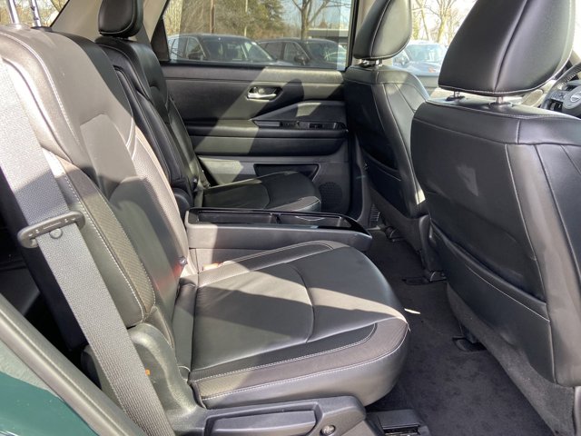 Vehicle image 28 of 33