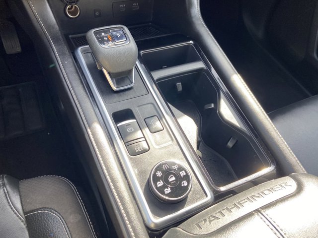 Vehicle image 21 of 33