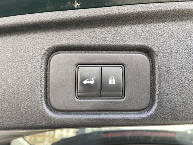Vehicle image 32 of 33
