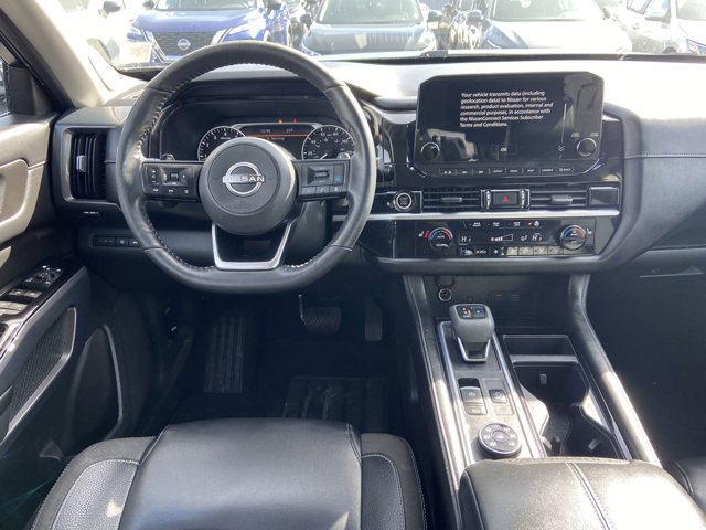 Vehicle image 12 of 33