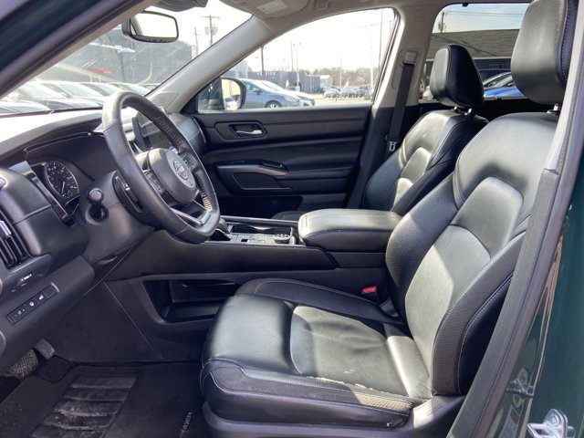 Vehicle image 22 of 33