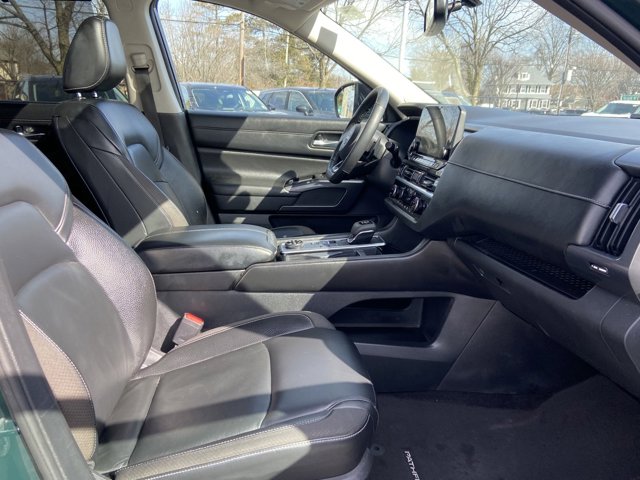 Vehicle image 26 of 33