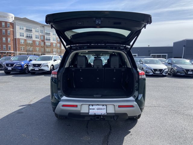 Vehicle image 31 of 33