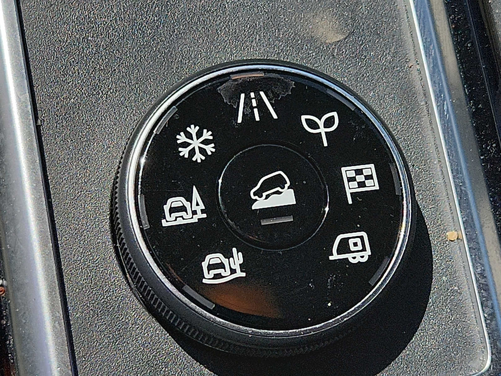 Vehicle image 24 of 32