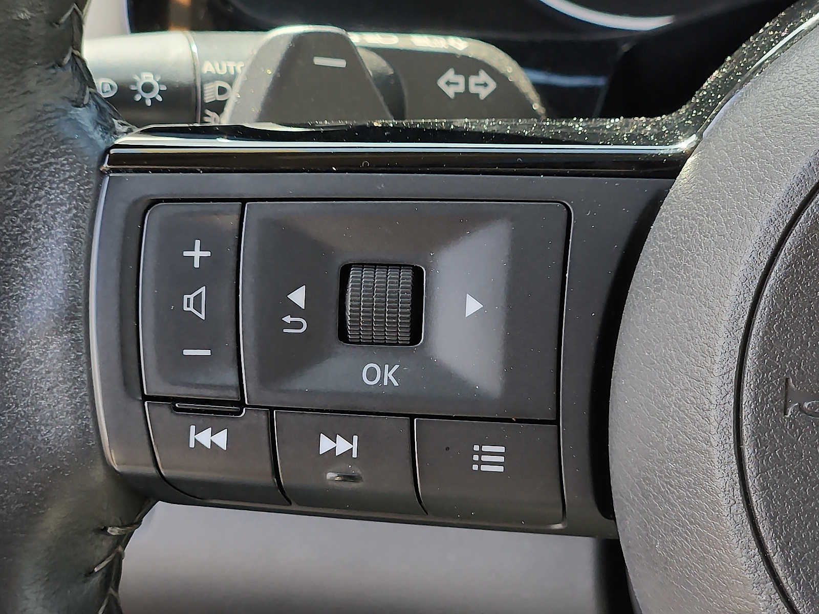 Vehicle image 20 of 32