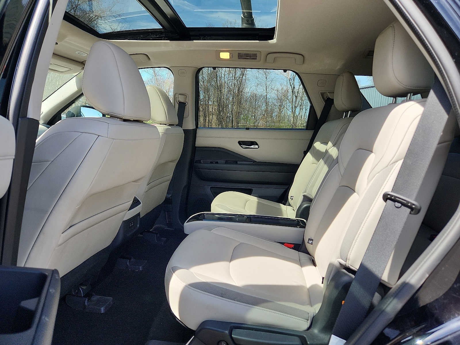 Vehicle image 10 of 32