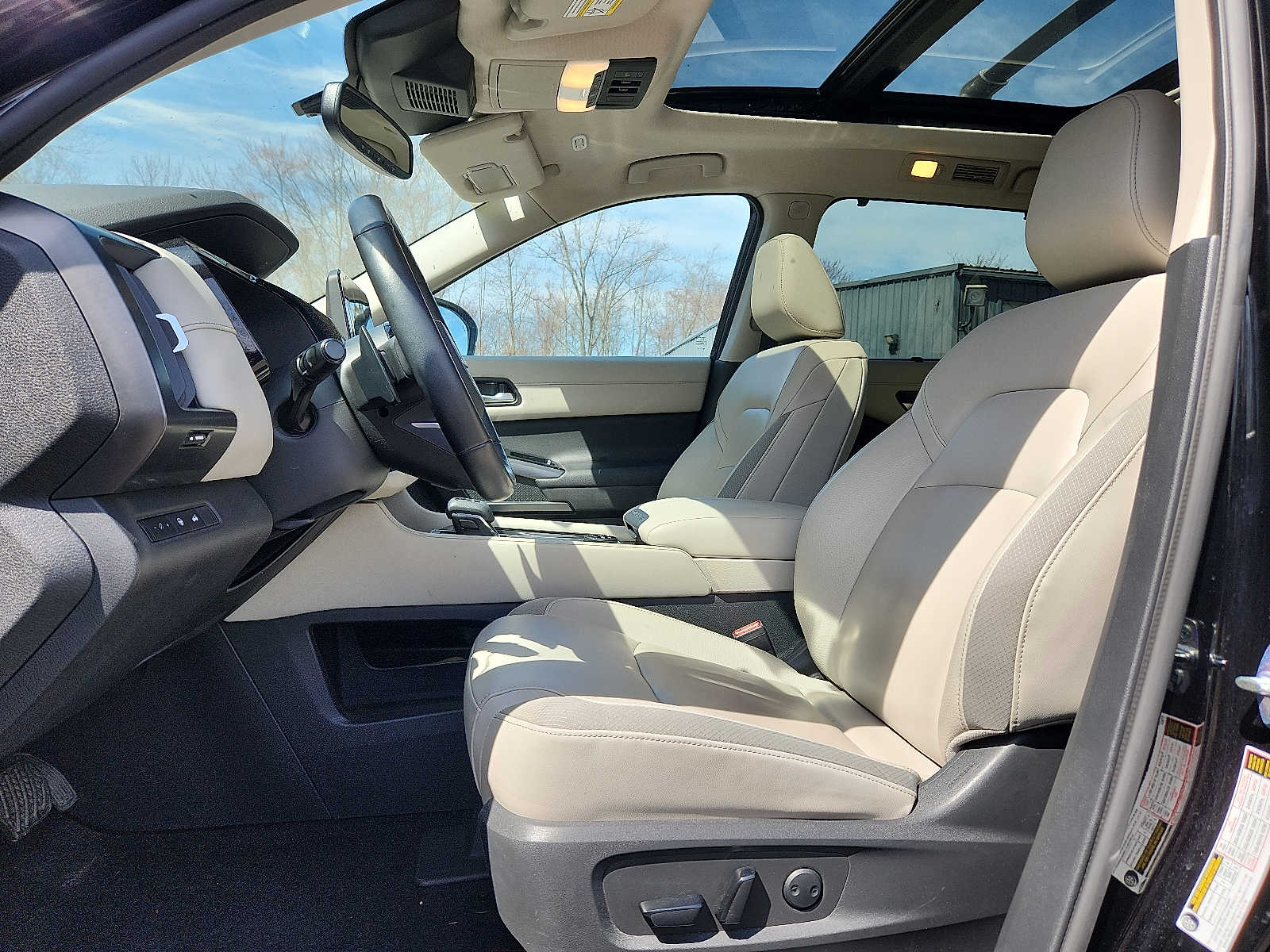 Vehicle image 13 of 32