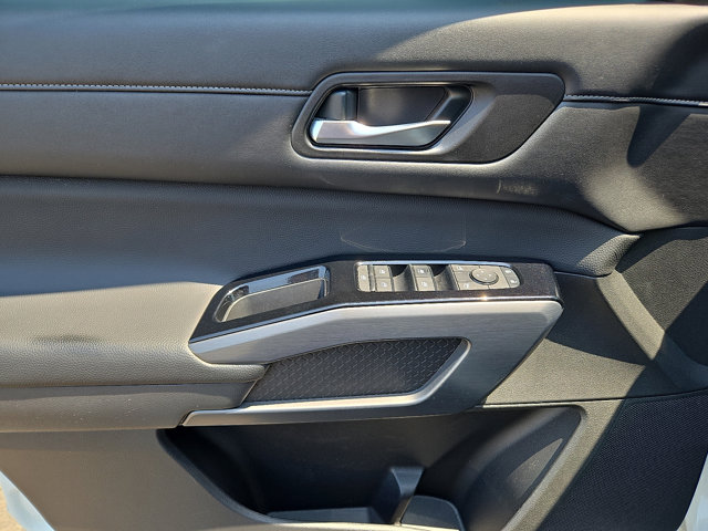 Vehicle image 18 of 30