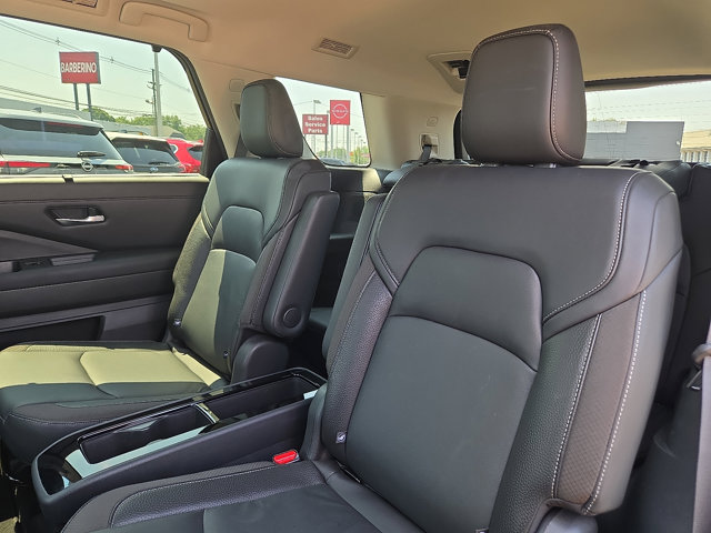 Vehicle image 9 of 30
