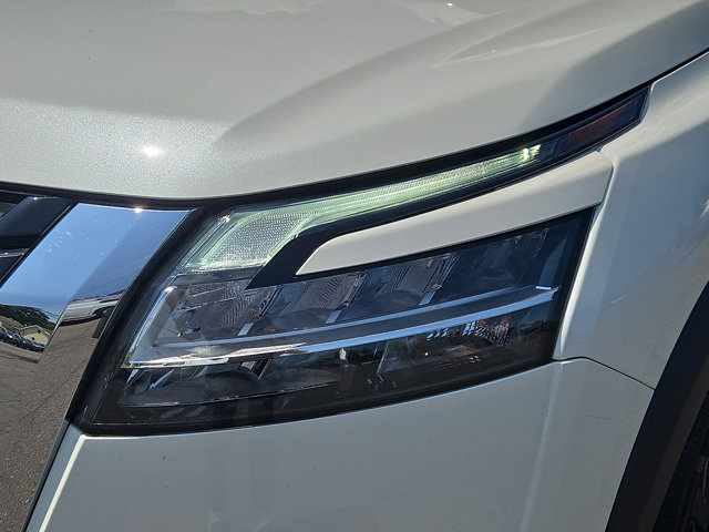 Vehicle image 23 of 30