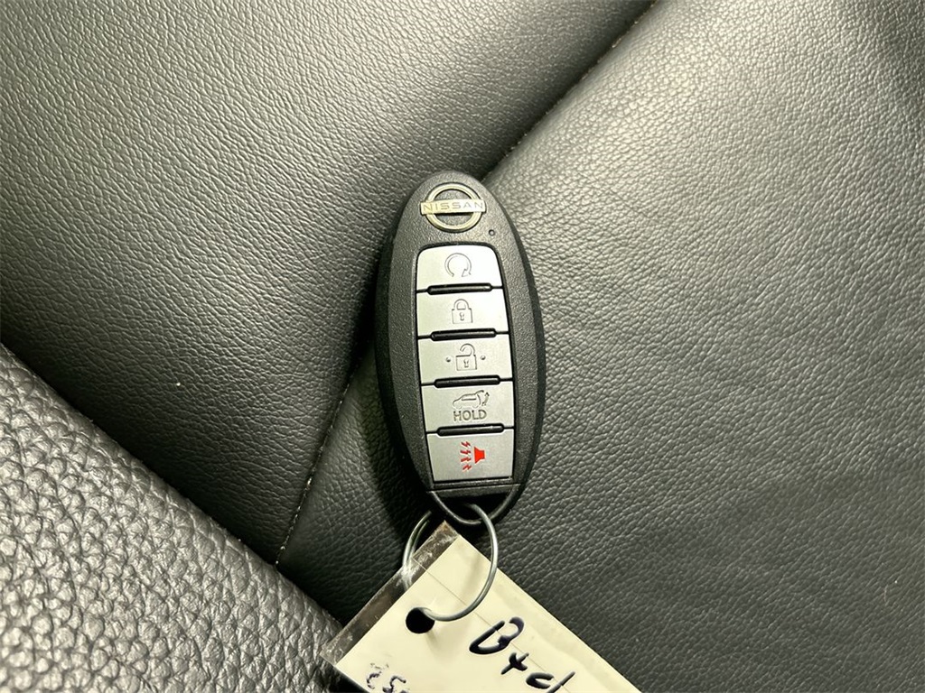 Vehicle image 23 of 26