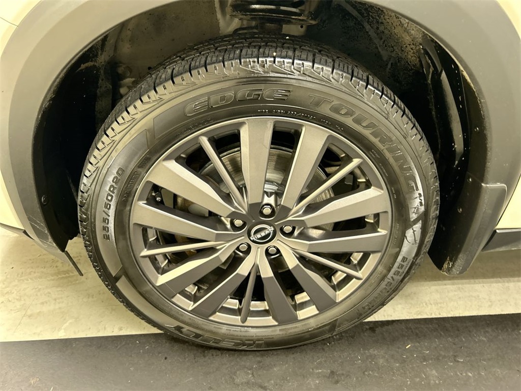 Vehicle image 9 of 26