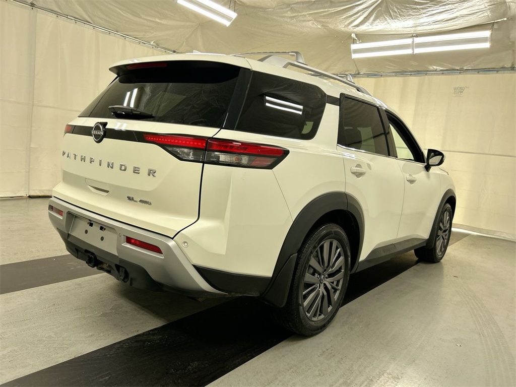 Vehicle image 4 of 26